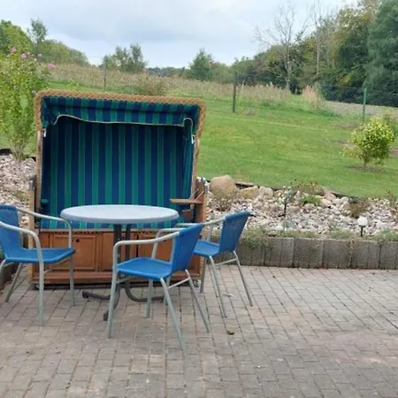 Neu! Unter Reet Am Wald Auf Ruegen Appartamento